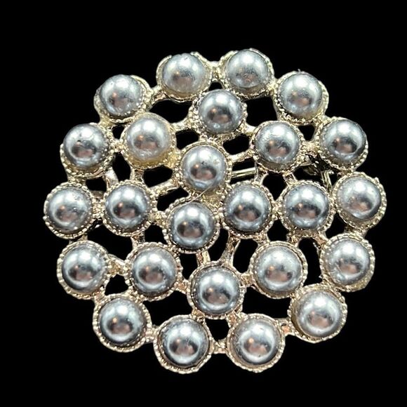 Imitation Pearl Brooch Gray Round Silver Tone Base Metal Vintage Costume Jewelry - Picture 2 of 6
